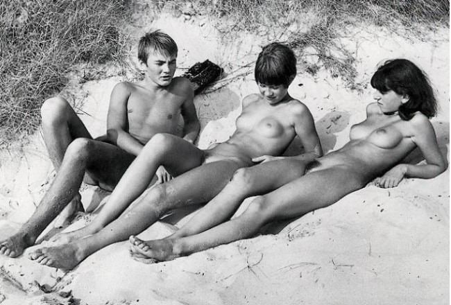 Pure nudism photo - naked vintage nudists Pure nudism photo - naked vintage nudists